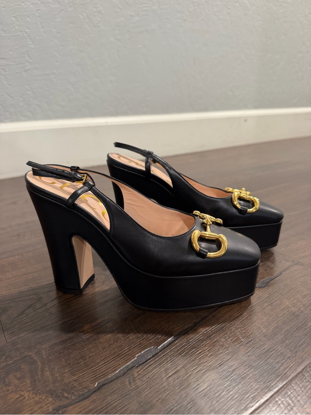 Gucci Black Leather Slingback Pumps with Gold Horsebit - Picture 14 of 16
